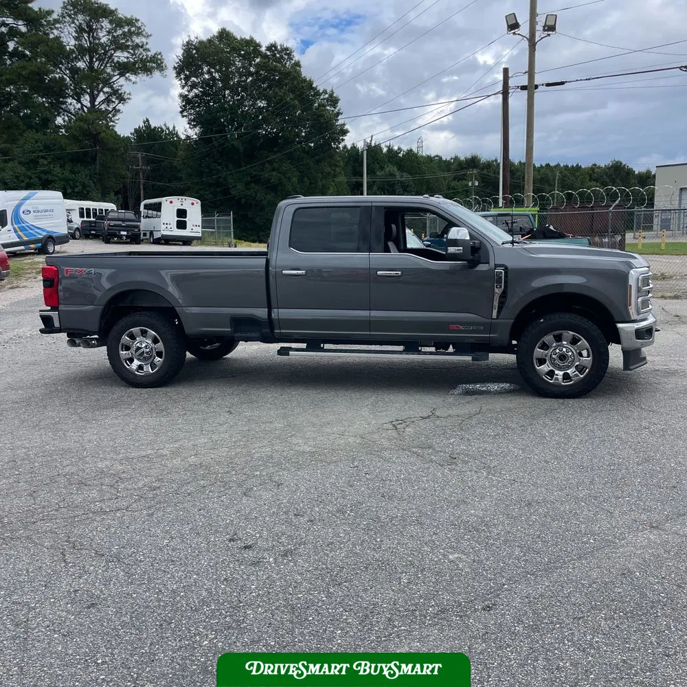 2025 Ford F-350 Super Duty Lariat