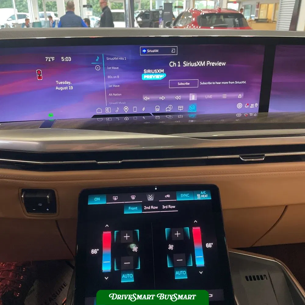 2025 Cadillac Escalade IQ Luxury 2