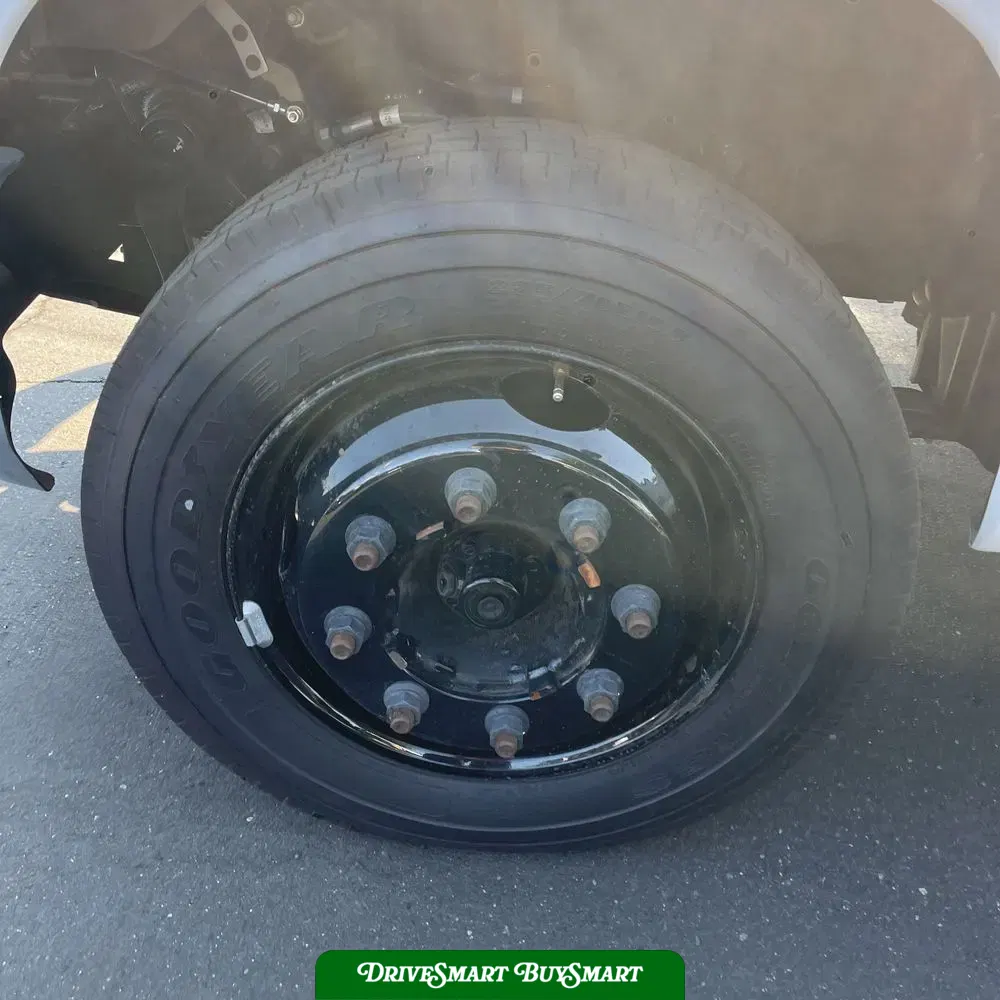 2023 Chevrolet Silverado 5500 W/T