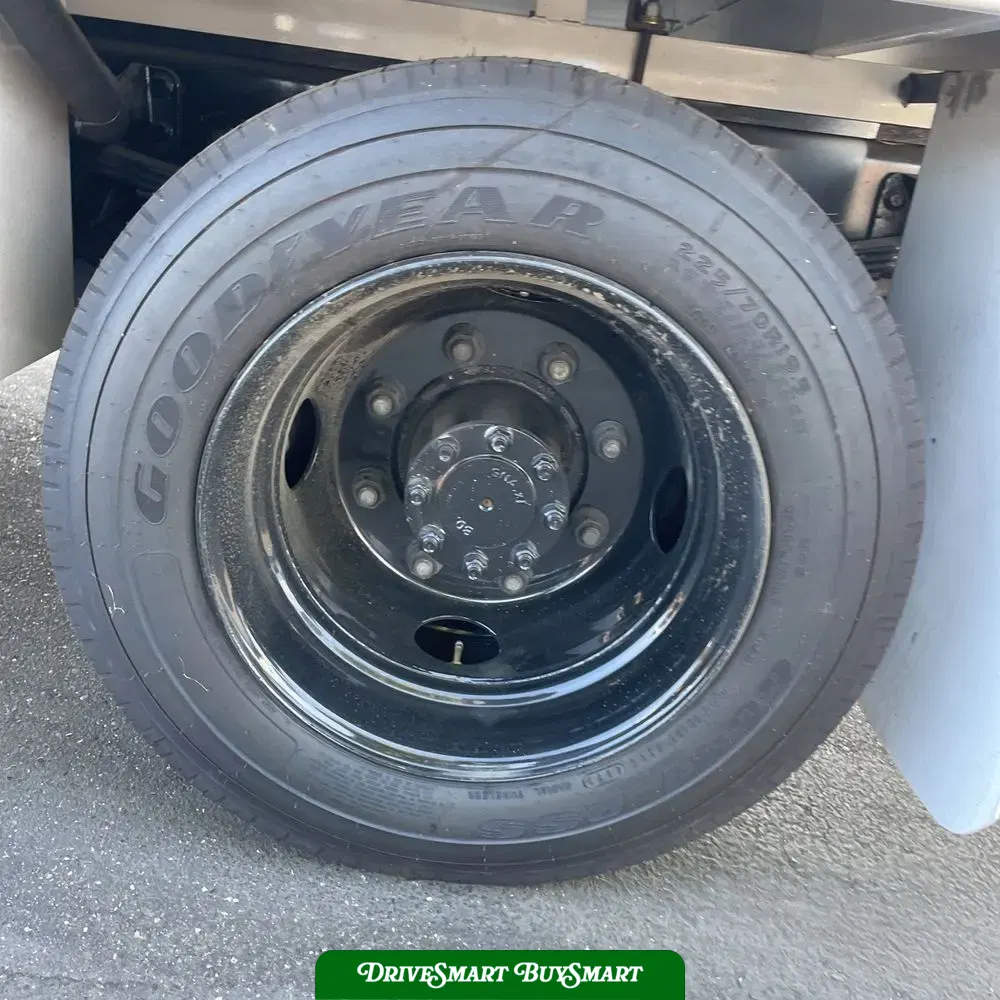 2023 Chevrolet Silverado 5500 W/T