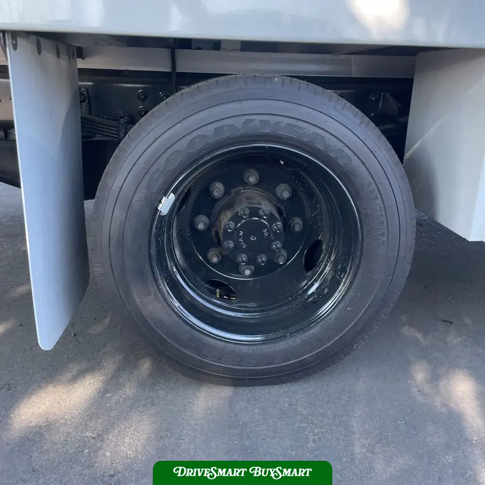 2023 Chevrolet Silverado 5500 W/T