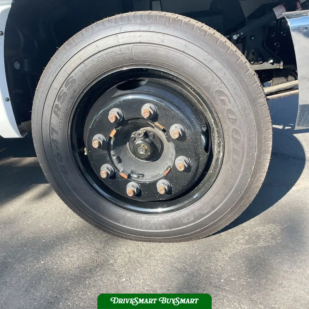 2023 Chevrolet Silverado 5500 W/T