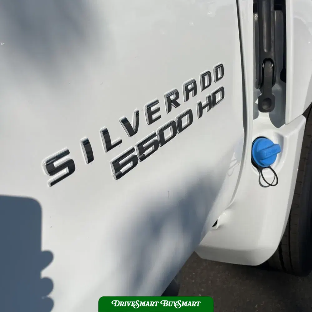 2023 Chevrolet Silverado 5500 W/T