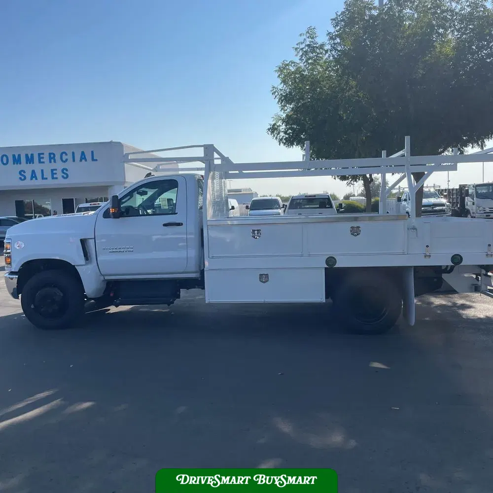 2023 Chevrolet Silverado 5500 W/T
