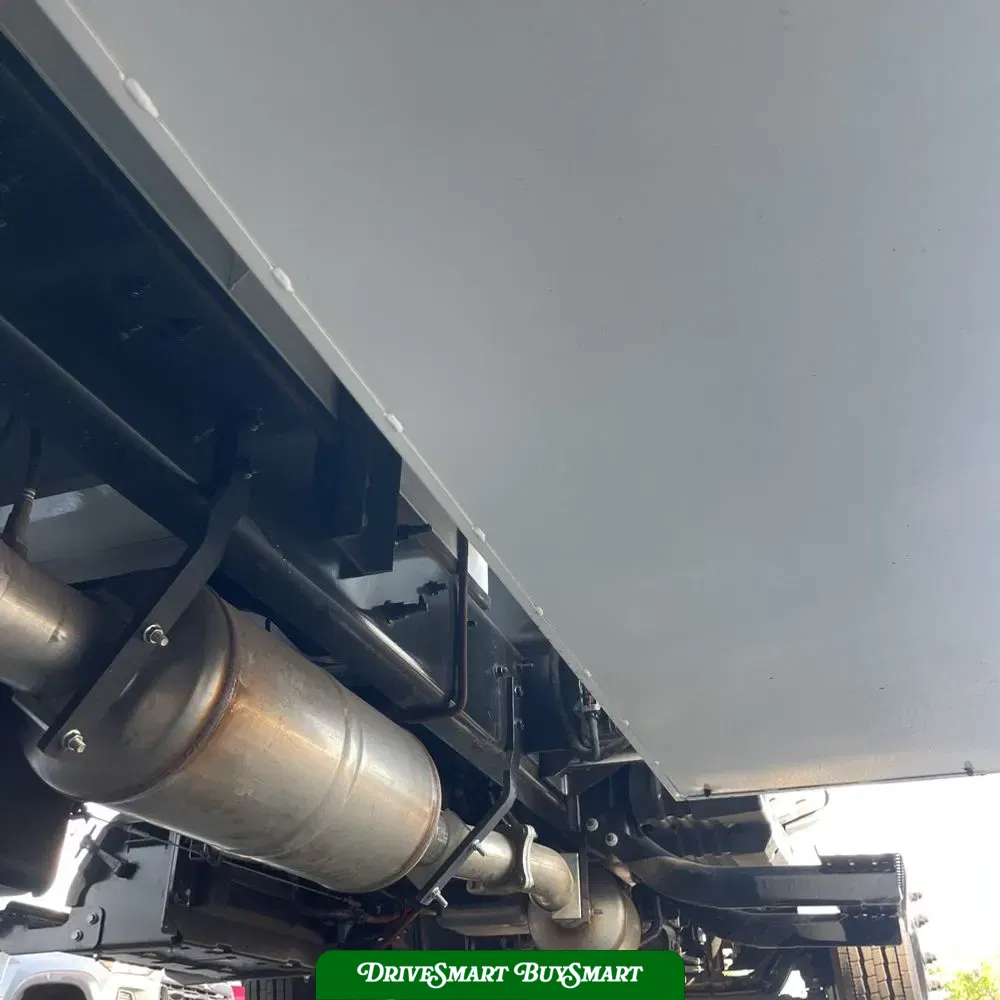 2023 Chevrolet Silverado 5500 W/T