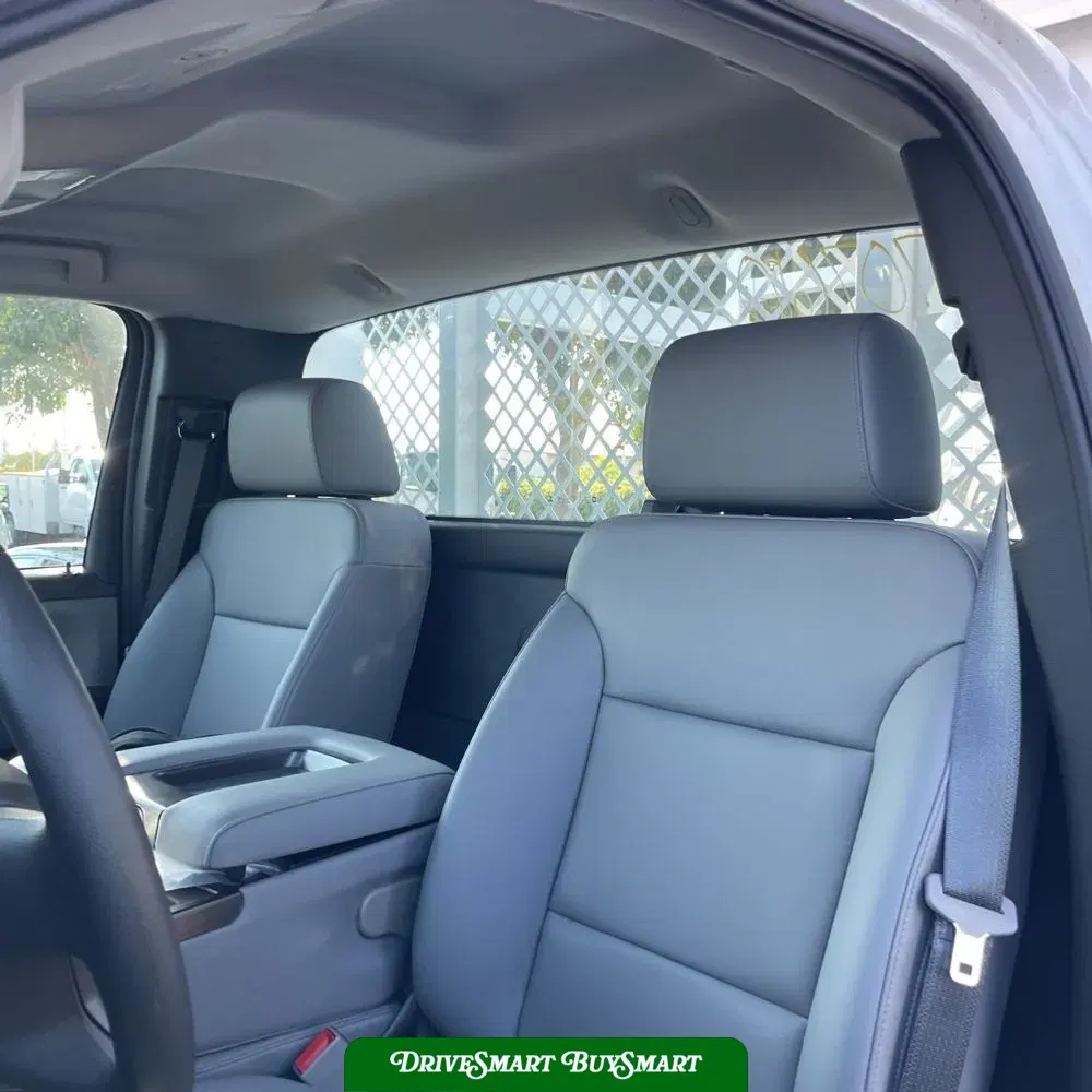 2023 Chevrolet Silverado 5500 W/T