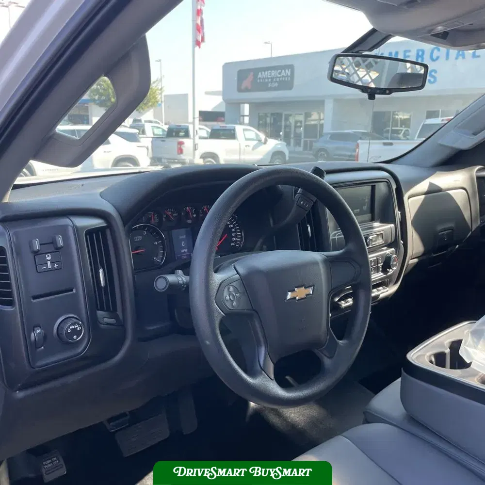 2023 Chevrolet Silverado 5500 W/T