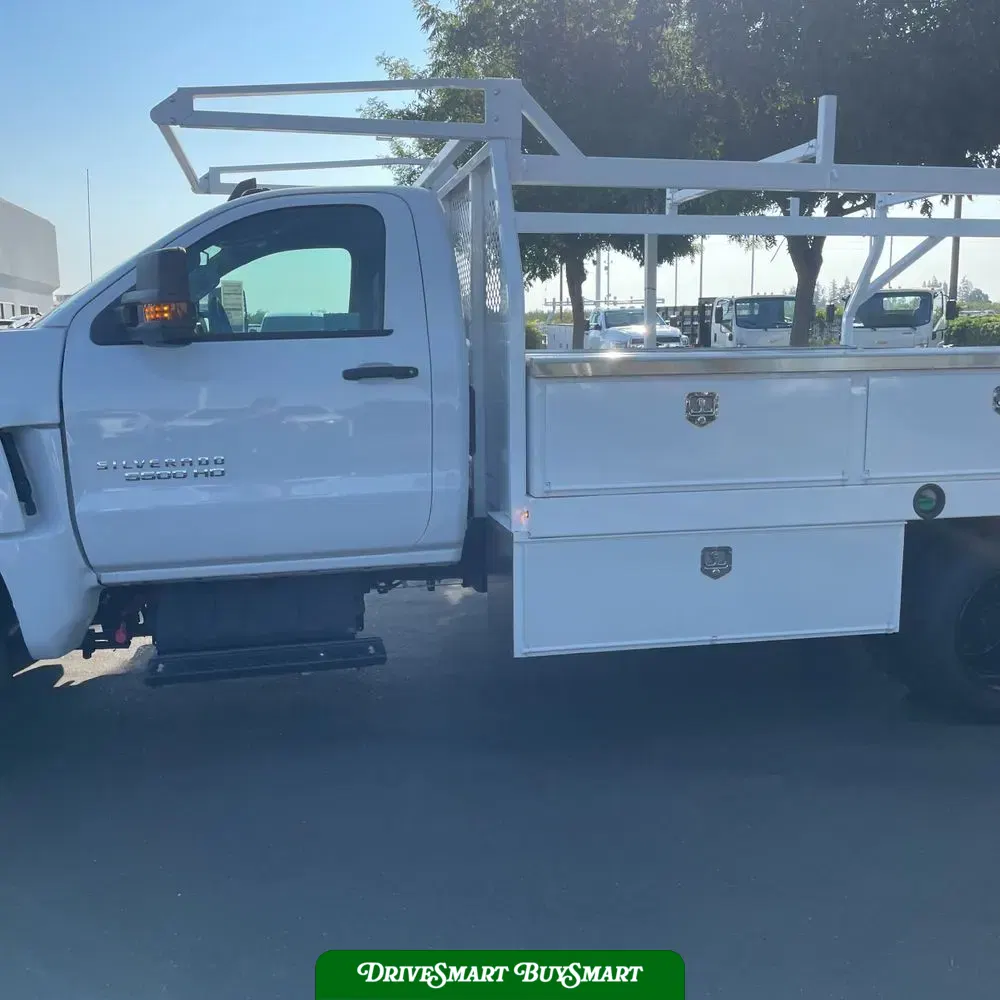 2023 Chevrolet Silverado 5500 W/T