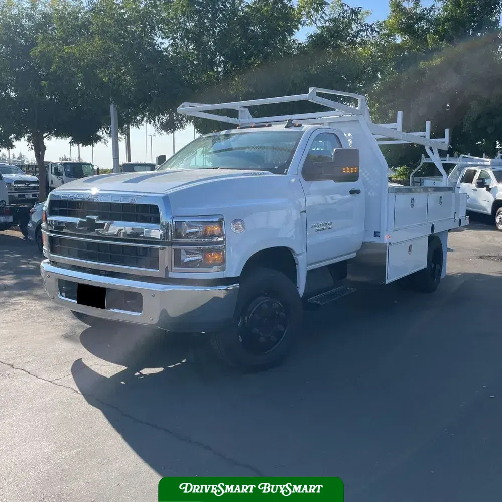 2023 Chevrolet Silverado 5500 W/T
