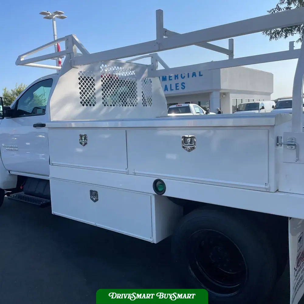 2023 Chevrolet Silverado 5500 W/T