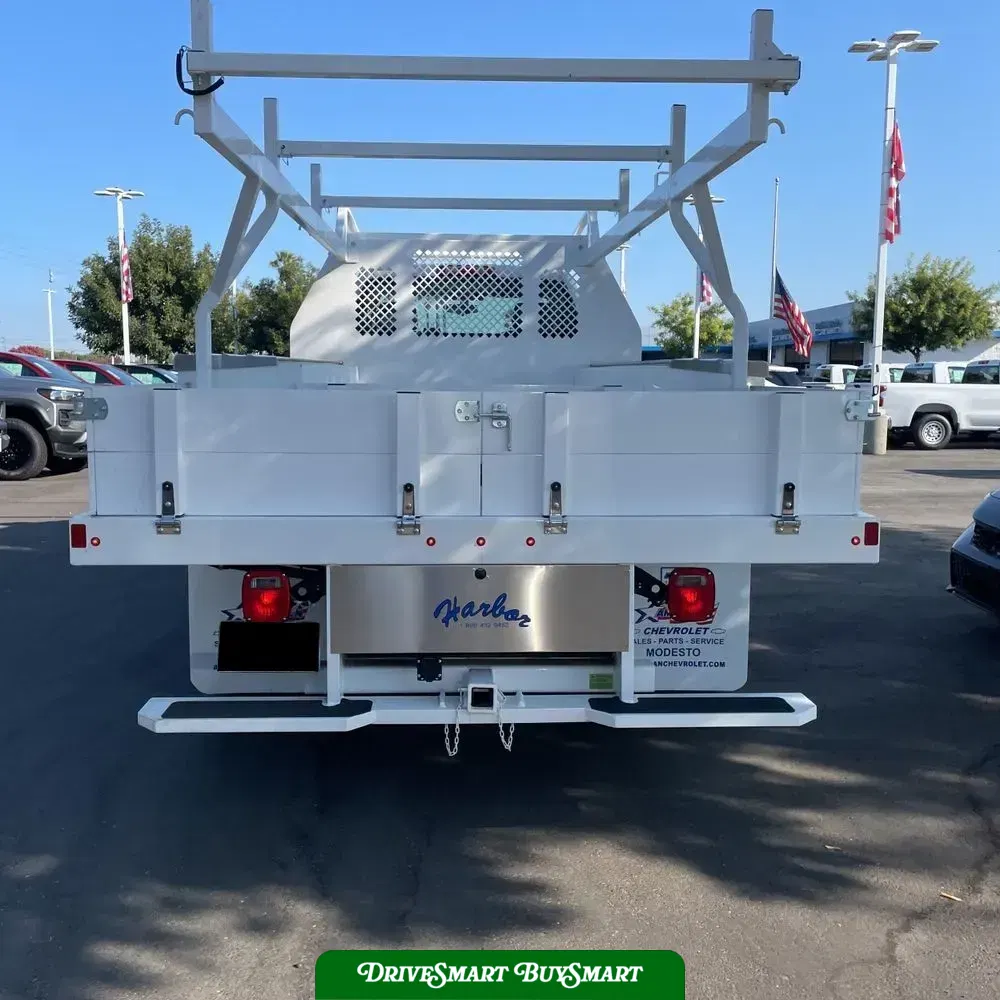 2023 Chevrolet Silverado 5500 W/T