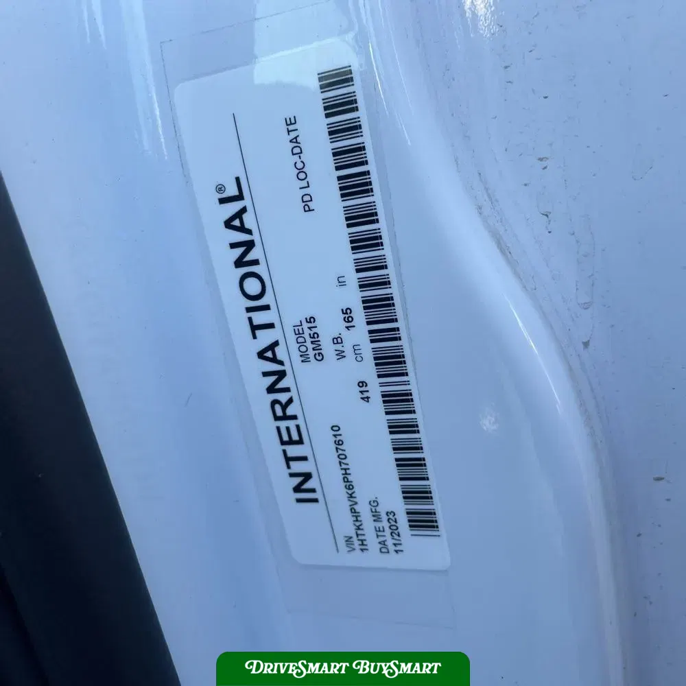 2023 Chevrolet Silverado 5500 W/T