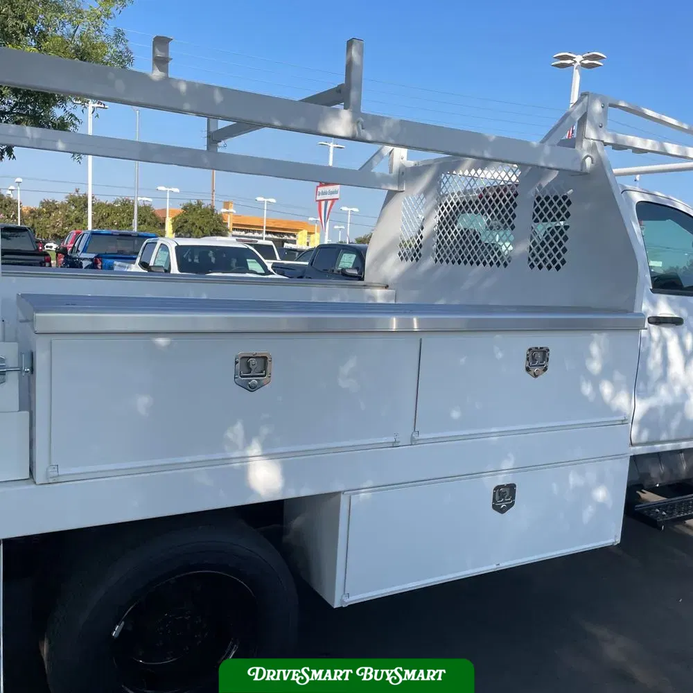 2023 Chevrolet Silverado 5500 W/T