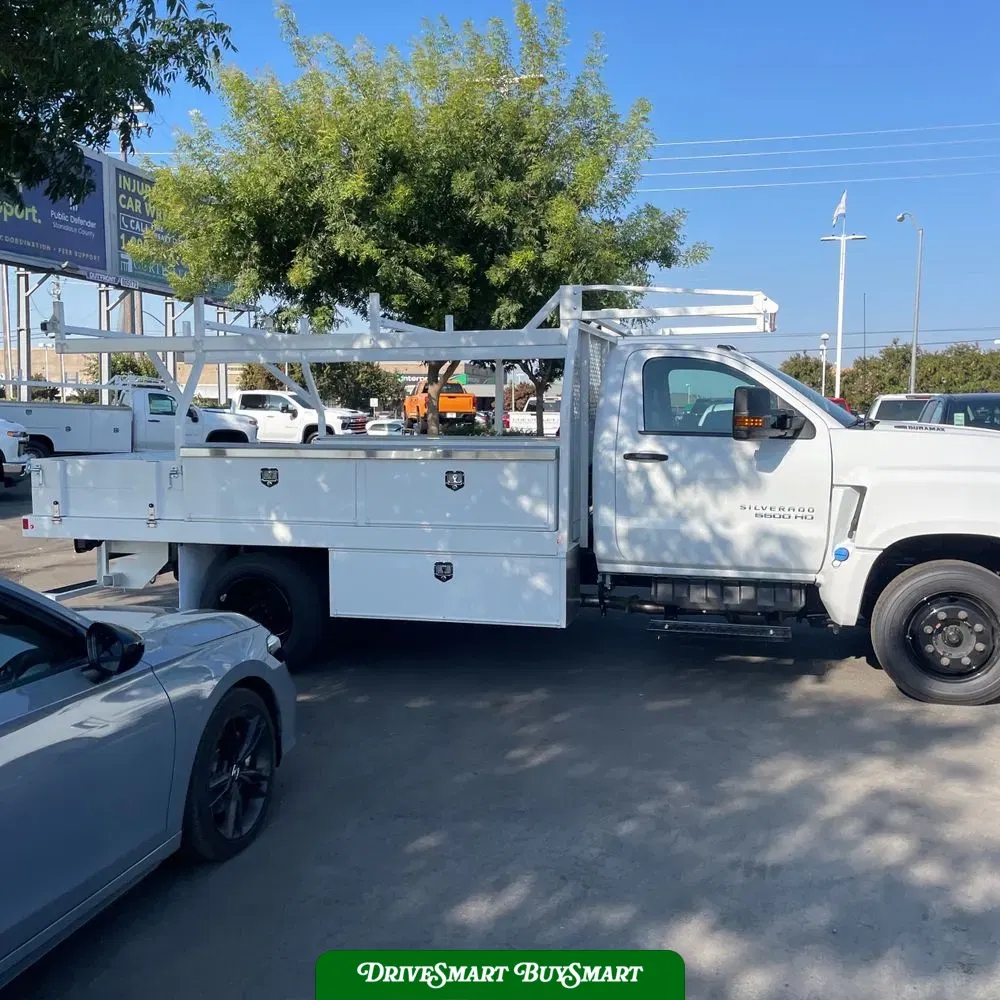 2023 Chevrolet Silverado 5500 W/T