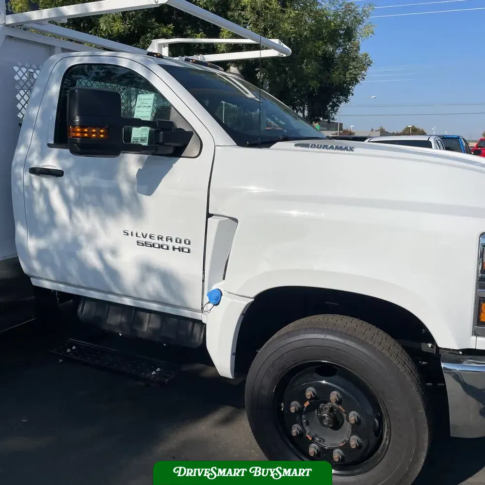 2023 Chevrolet Silverado 5500 W/T