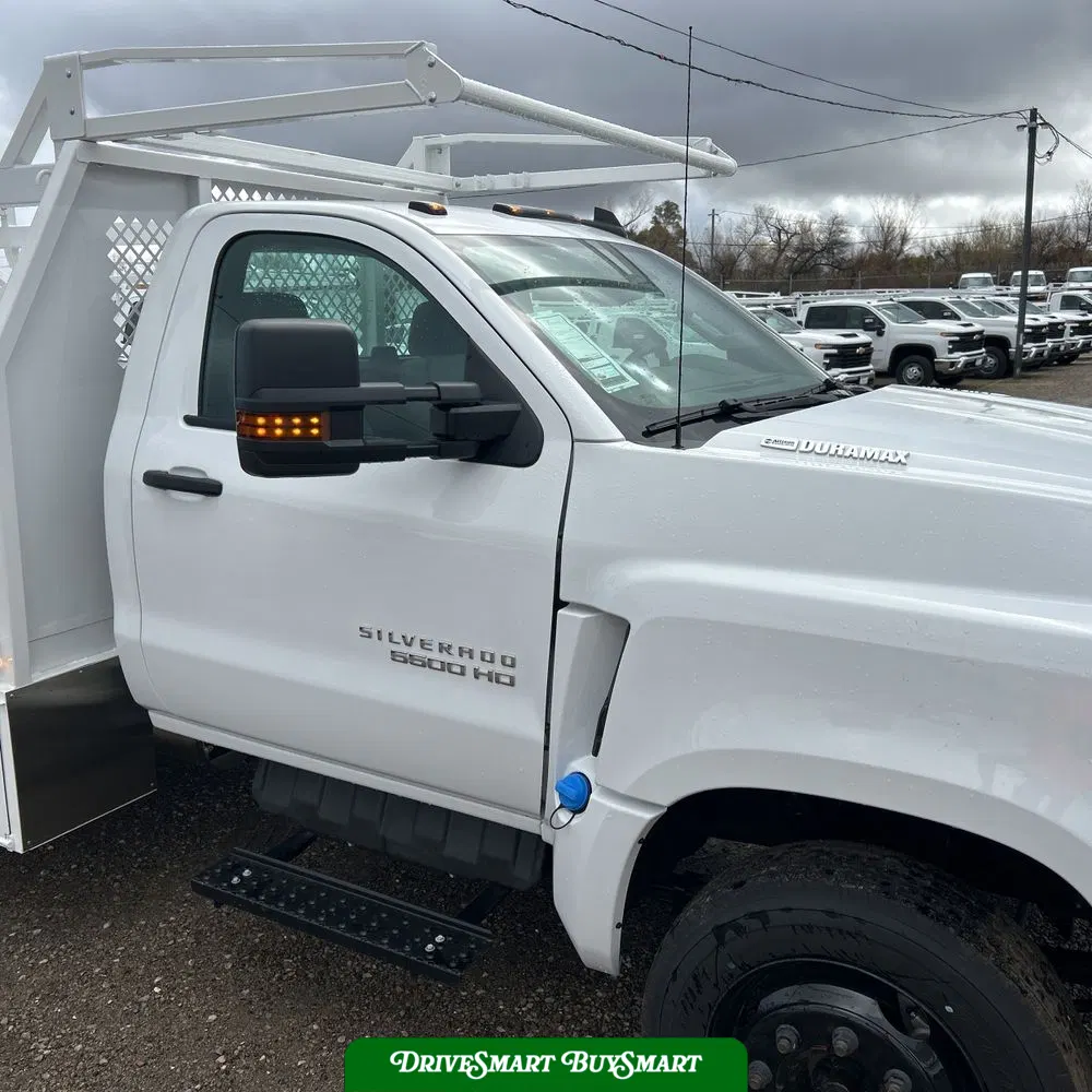 2023 Chevrolet Silverado 5500 W/T