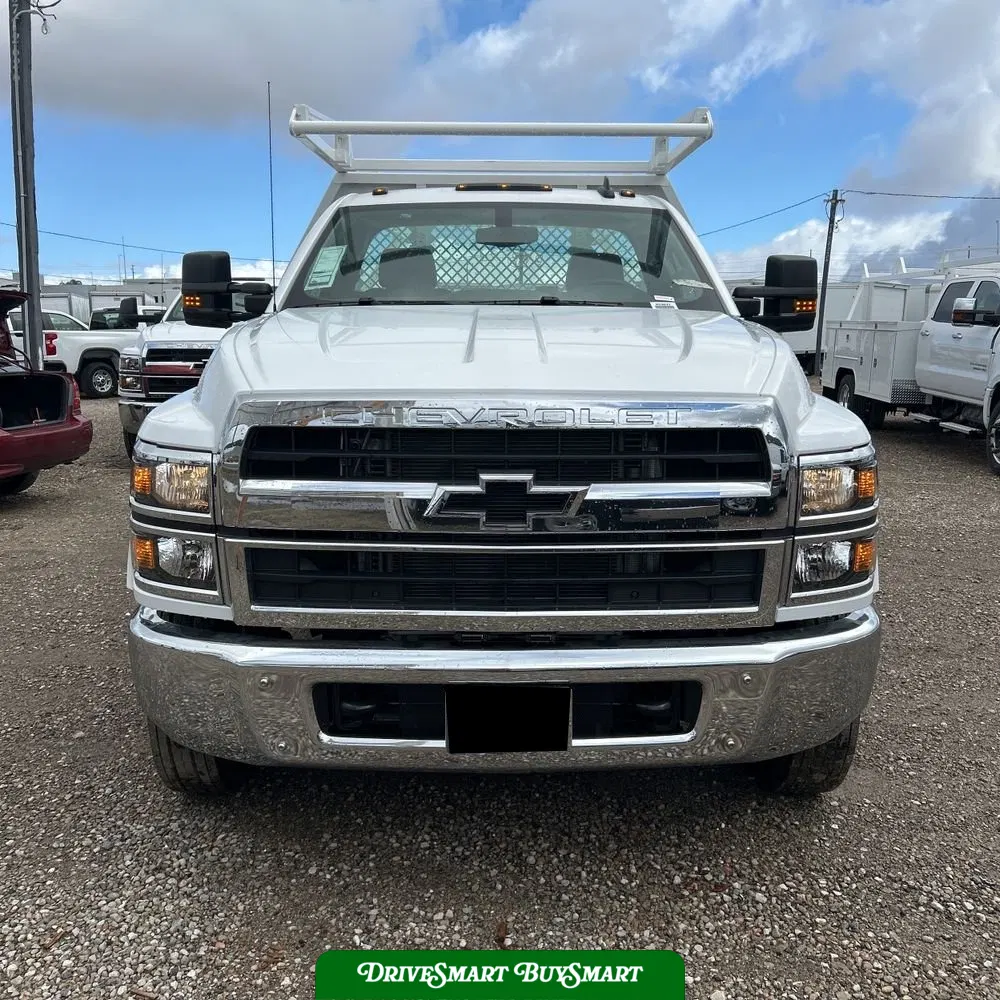 2023 Chevrolet Silverado 5500 W/T