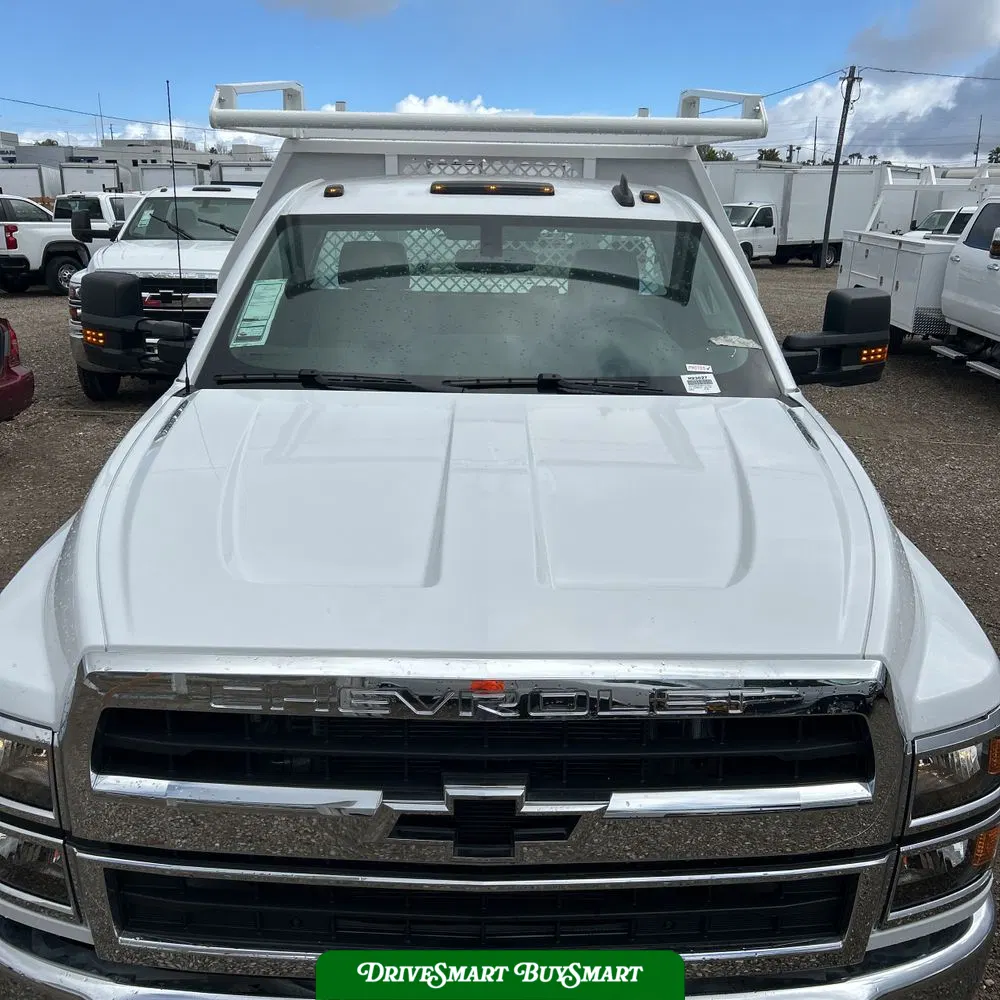 2023 Chevrolet Silverado 5500 W/T