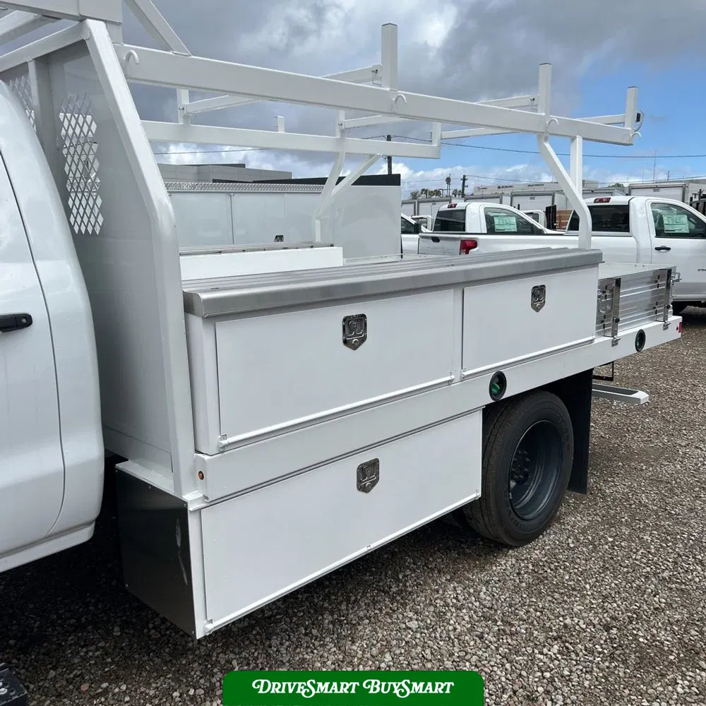 2023 Chevrolet Silverado 5500 W/T