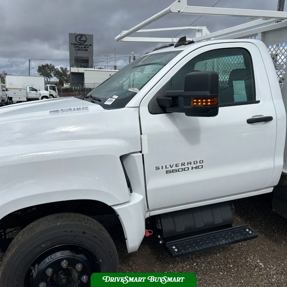 2023 Chevrolet Silverado 5500 W/T