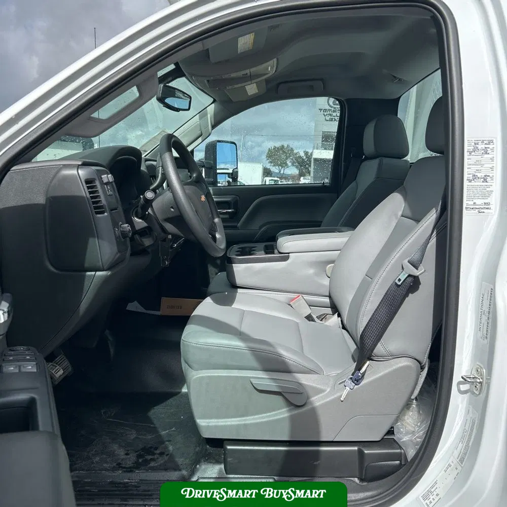 2023 Chevrolet Silverado 5500 W/T
