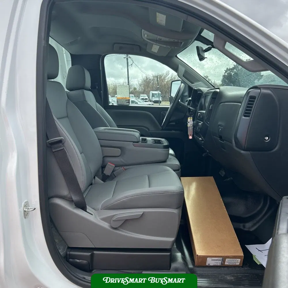 2023 Chevrolet Silverado 5500 W/T