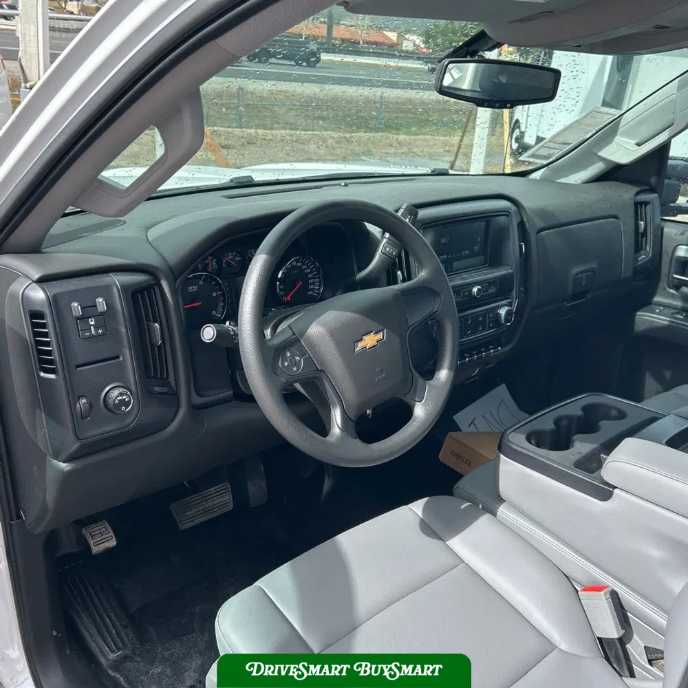 2023 Chevrolet Silverado 5500 W/T