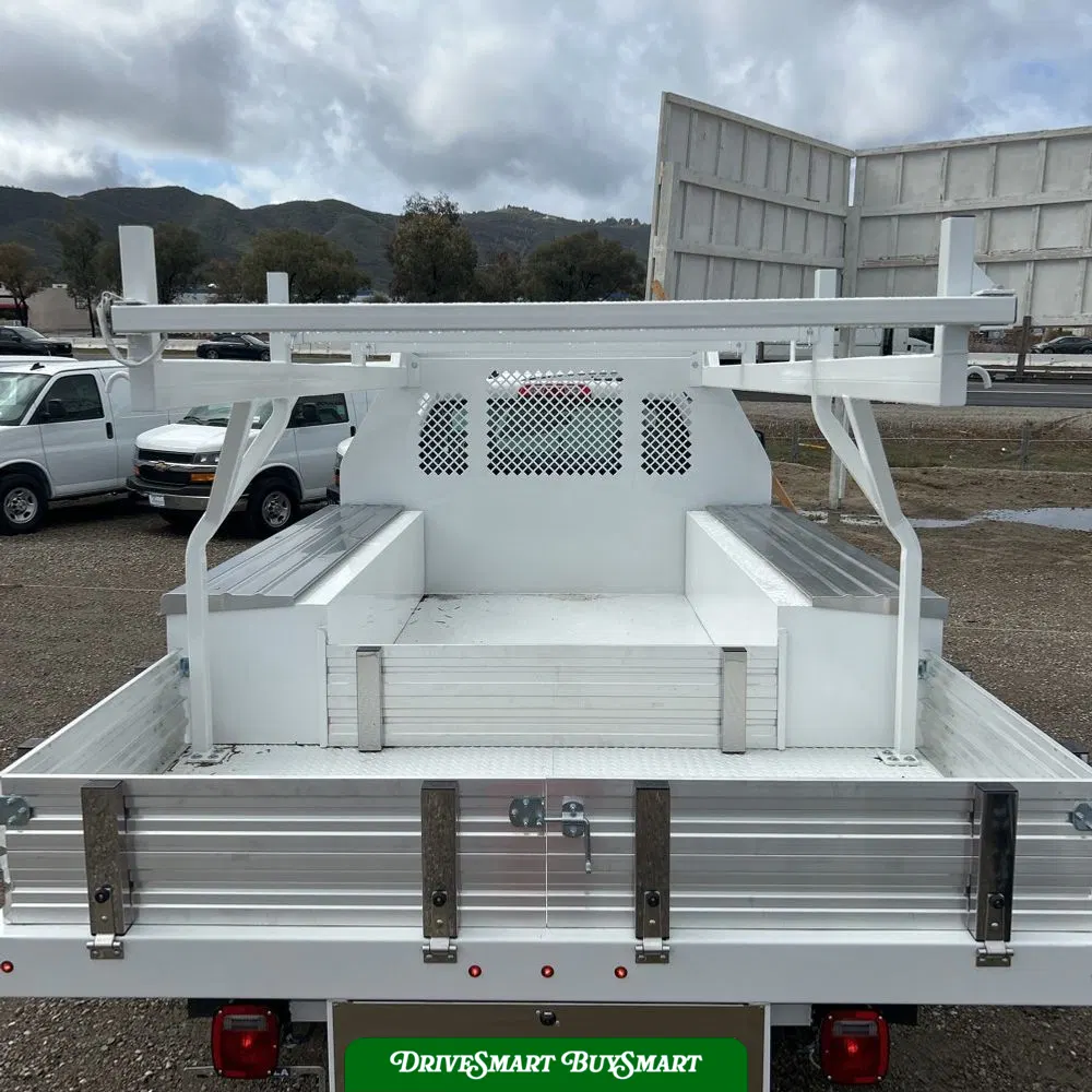 2023 Chevrolet Silverado 5500 W/T