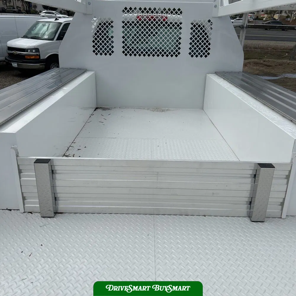 2023 Chevrolet Silverado 5500 W/T