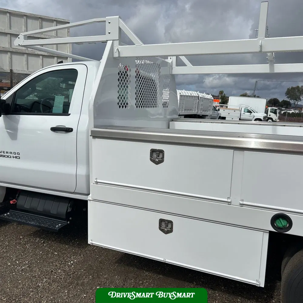2023 Chevrolet Silverado 5500 W/T