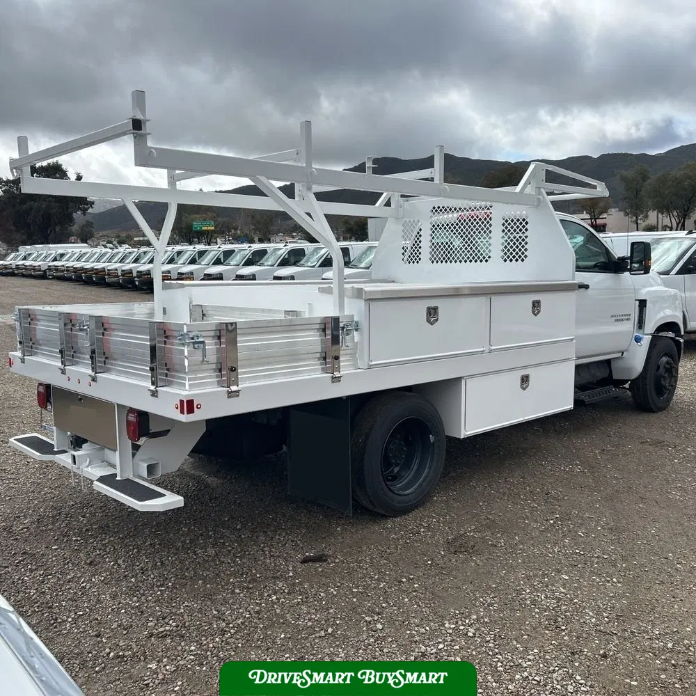 2023 Chevrolet Silverado 5500 W/T
