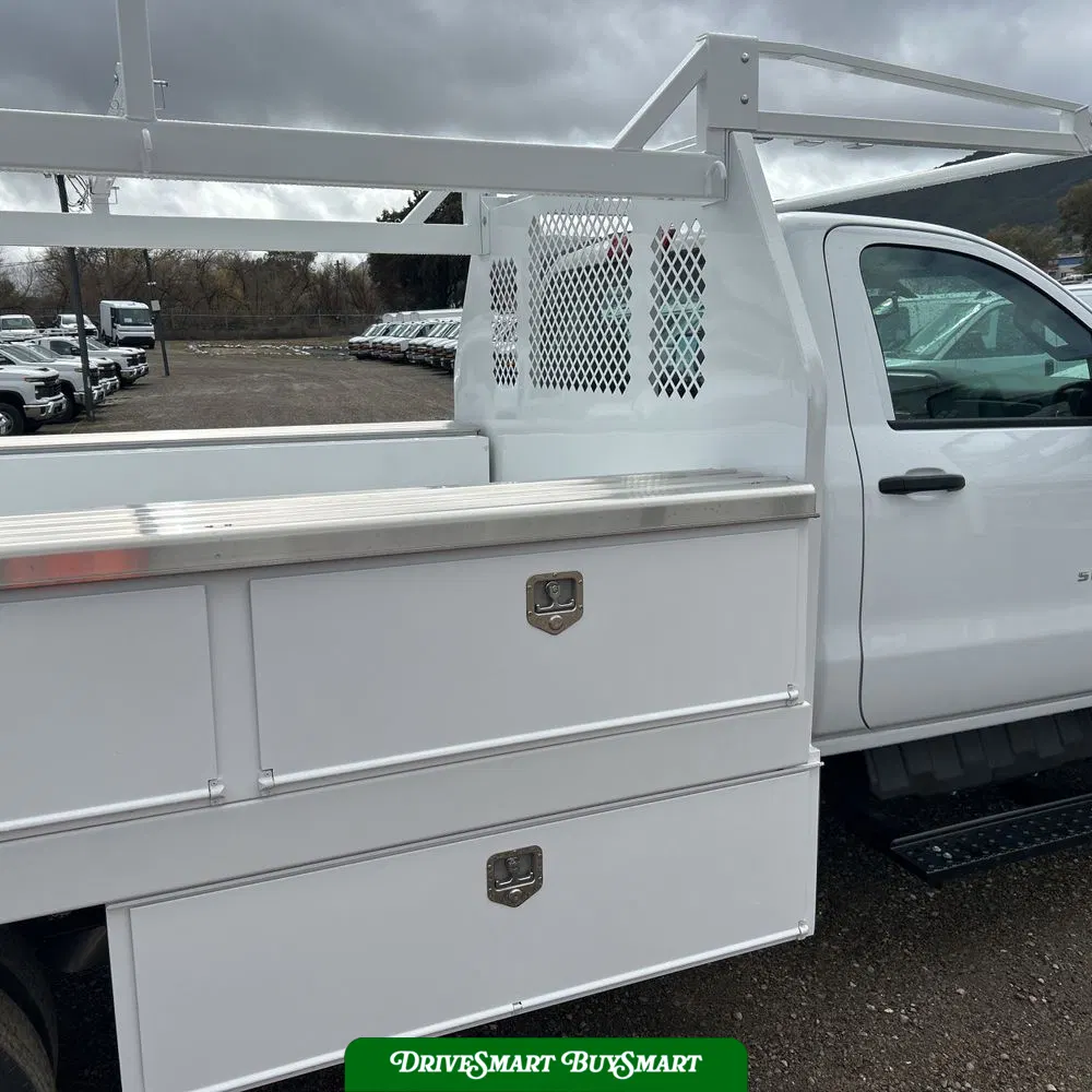 2023 Chevrolet Silverado 5500 W/T