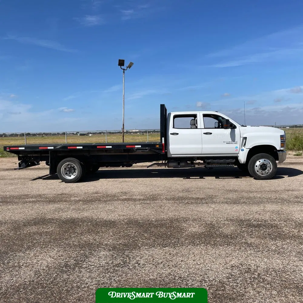 2023 Chevrolet Silverado 5500 W/T