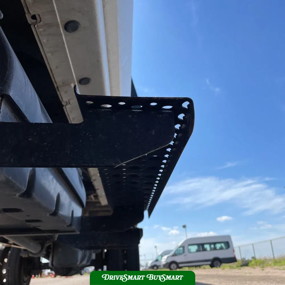 2023 Chevrolet Silverado 5500 W/T