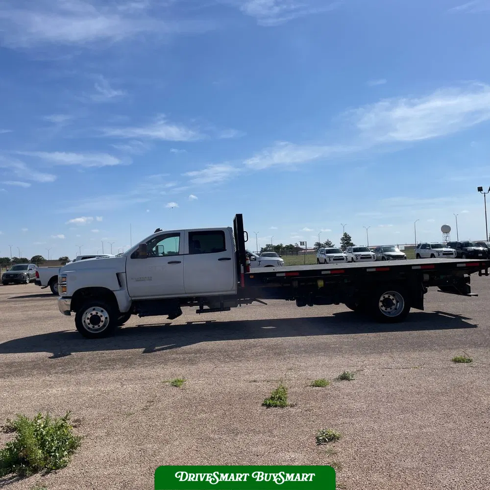 2023 Chevrolet Silverado 5500 W/T