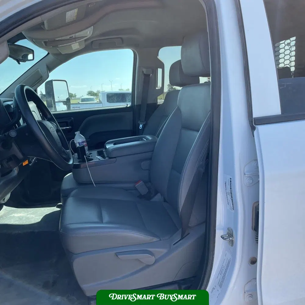 2023 Chevrolet Silverado 5500 W/T