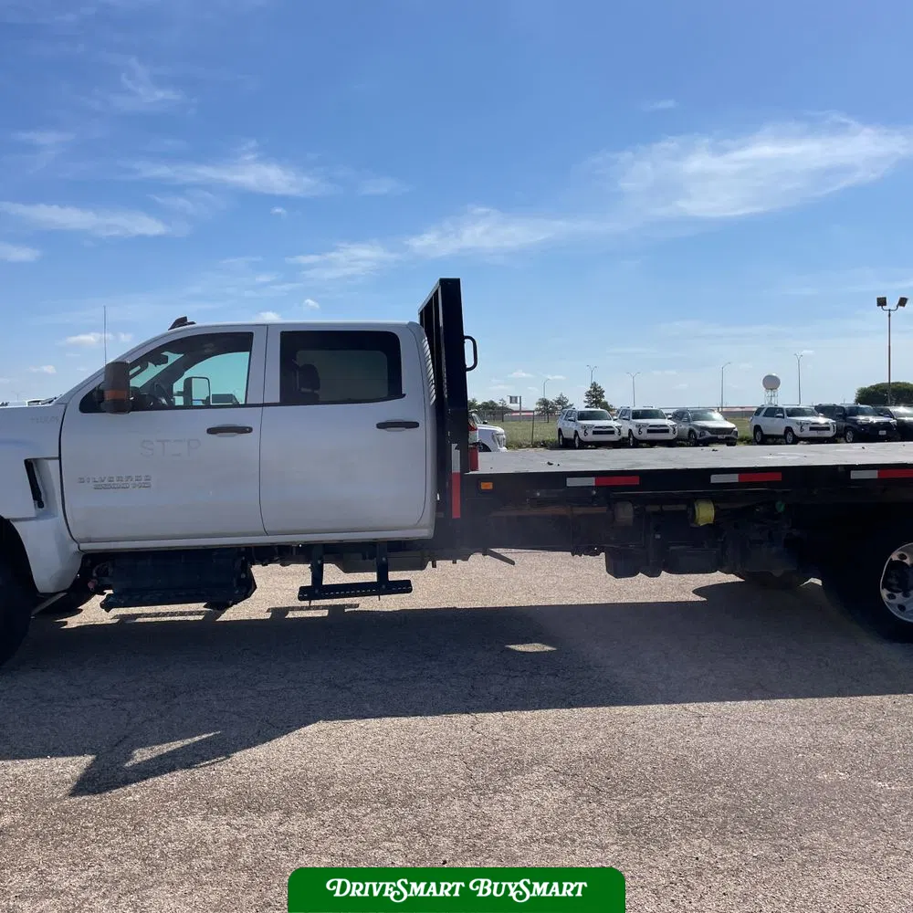 2023 Chevrolet Silverado 5500 W/T