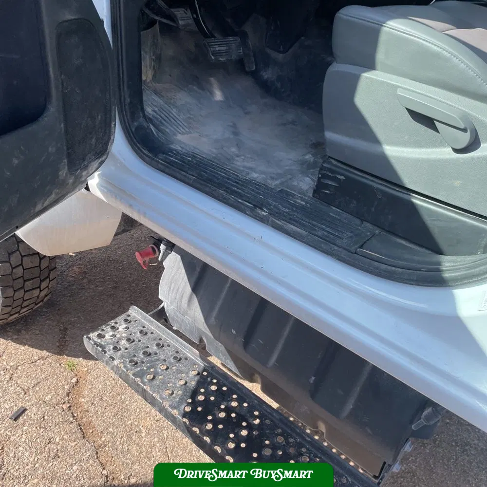 2023 Chevrolet Silverado 5500 W/T