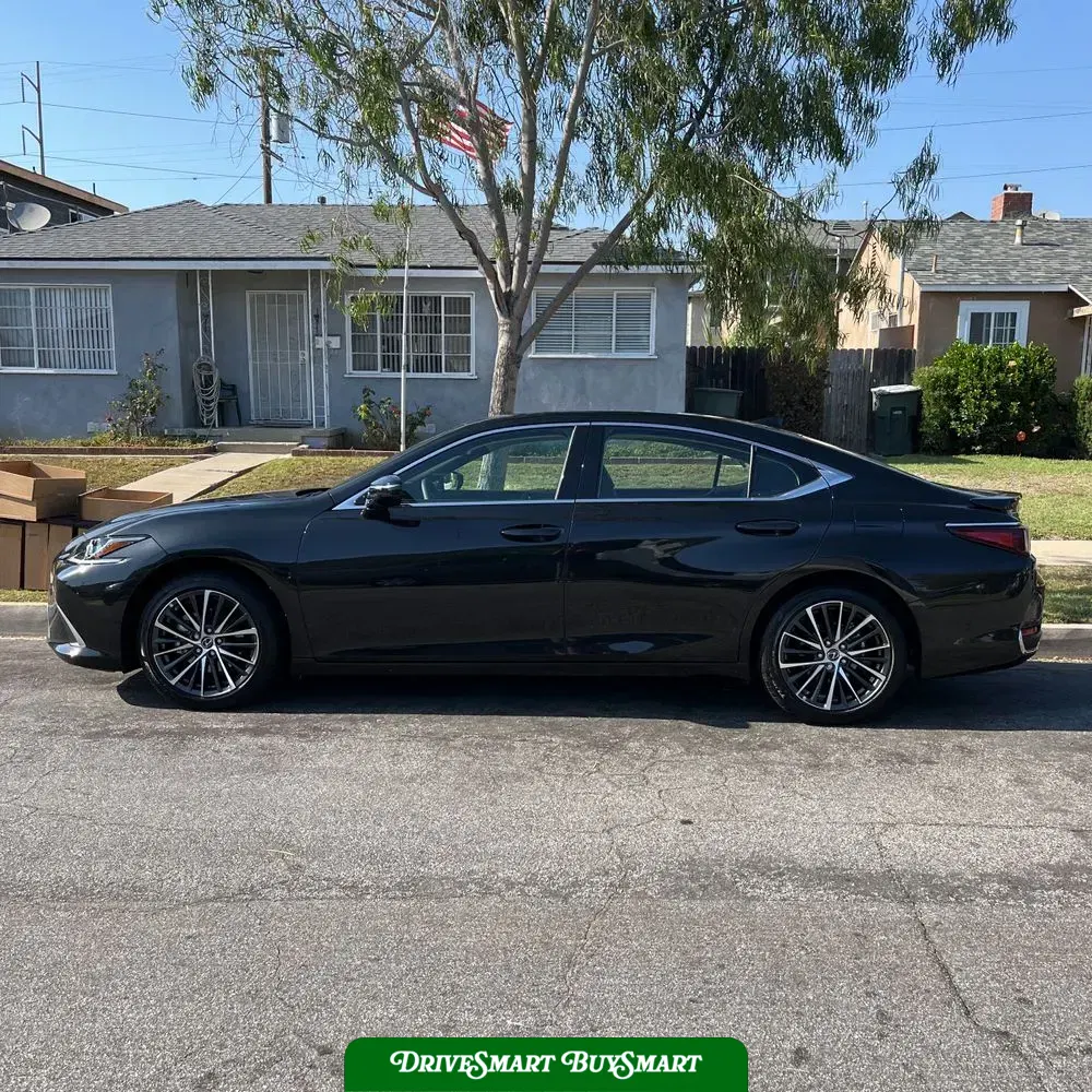 2025 Lexus ES 300h Base
