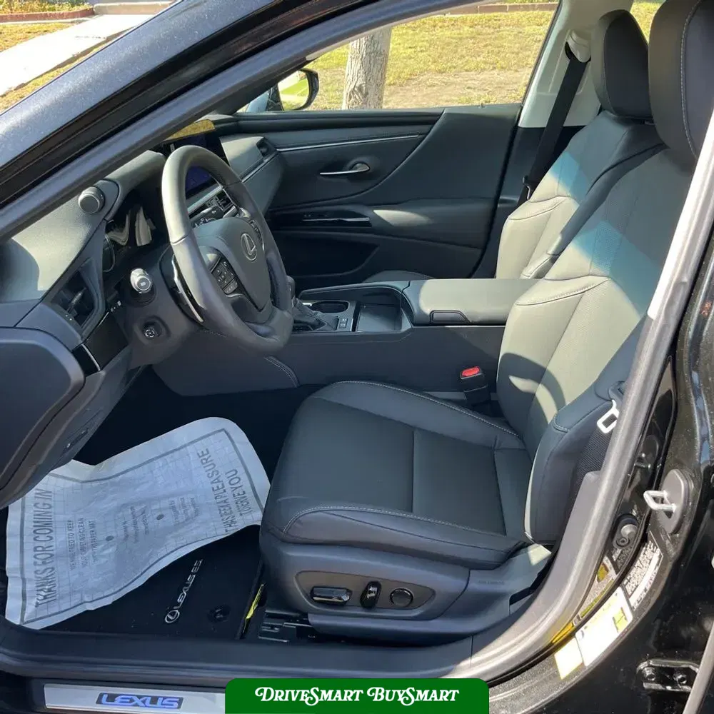 2025 Lexus ES 300h Base
