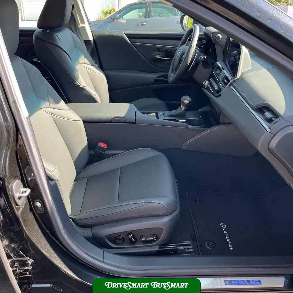 2025 Lexus ES 300h Base