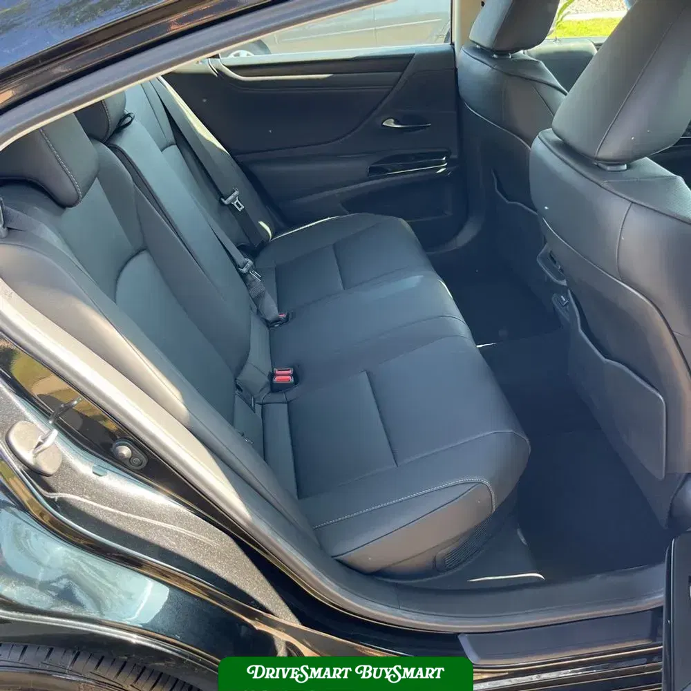 2025 Lexus ES 300h Base