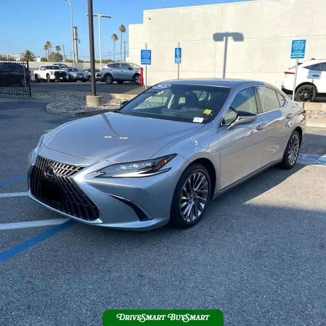 2025 Lexus ES 300h Luxury