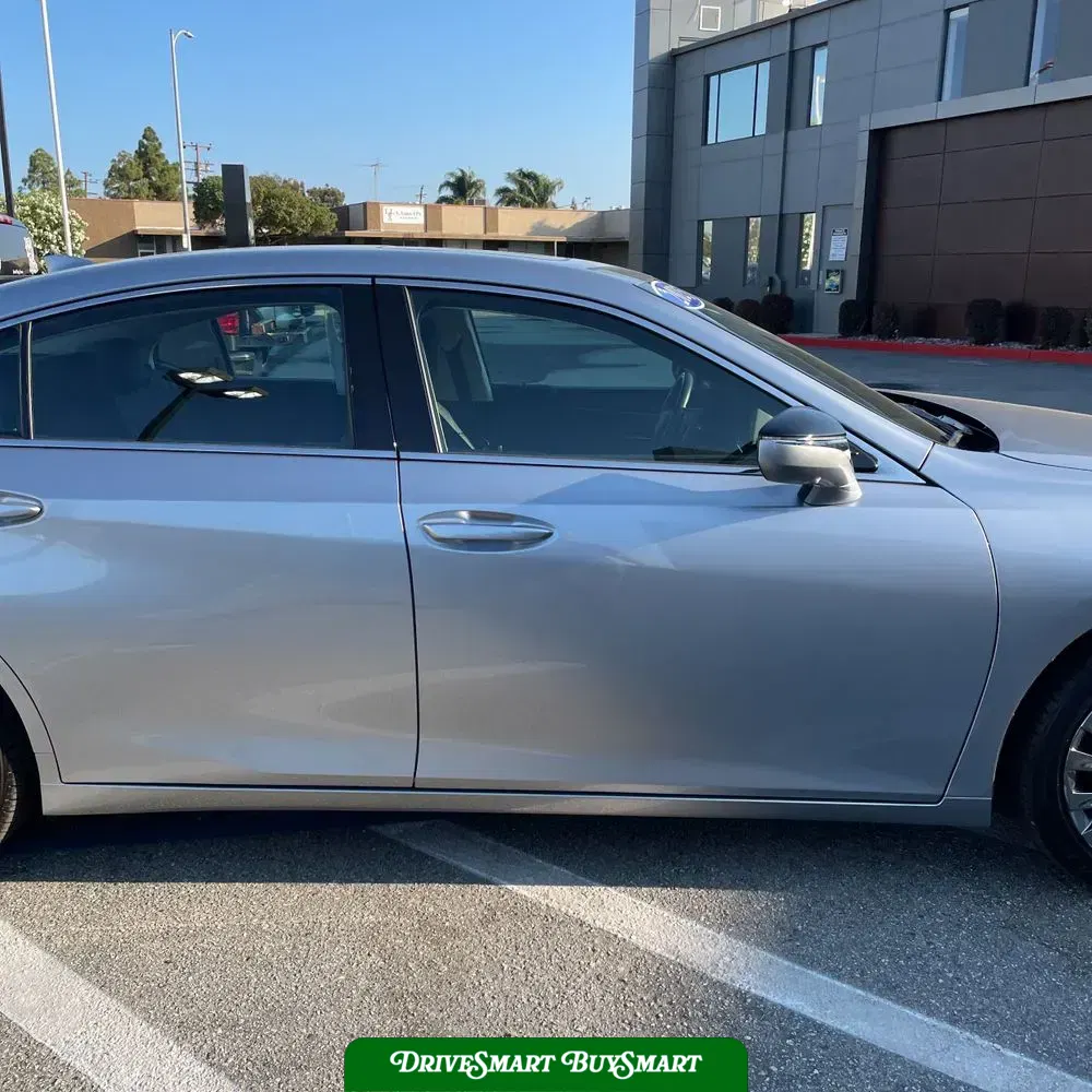 2025 Lexus ES 300h Luxury