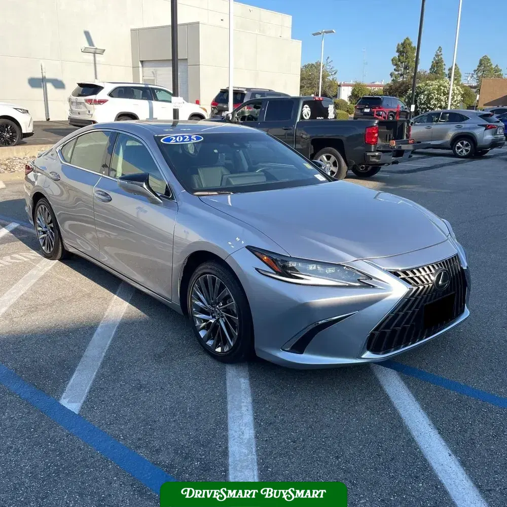 2025 Lexus ES 300h Luxury