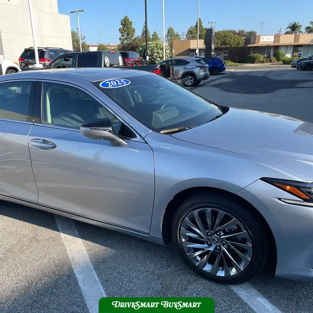 2025 Lexus ES 300h Luxury