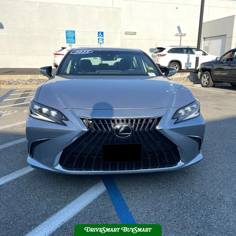 2025 Lexus ES 300h Luxury