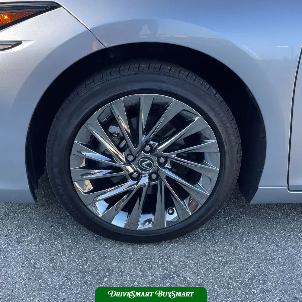 2025 Lexus ES 300h Luxury