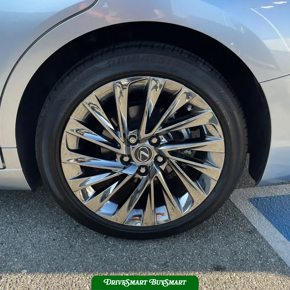 2025 Lexus ES 300h Luxury