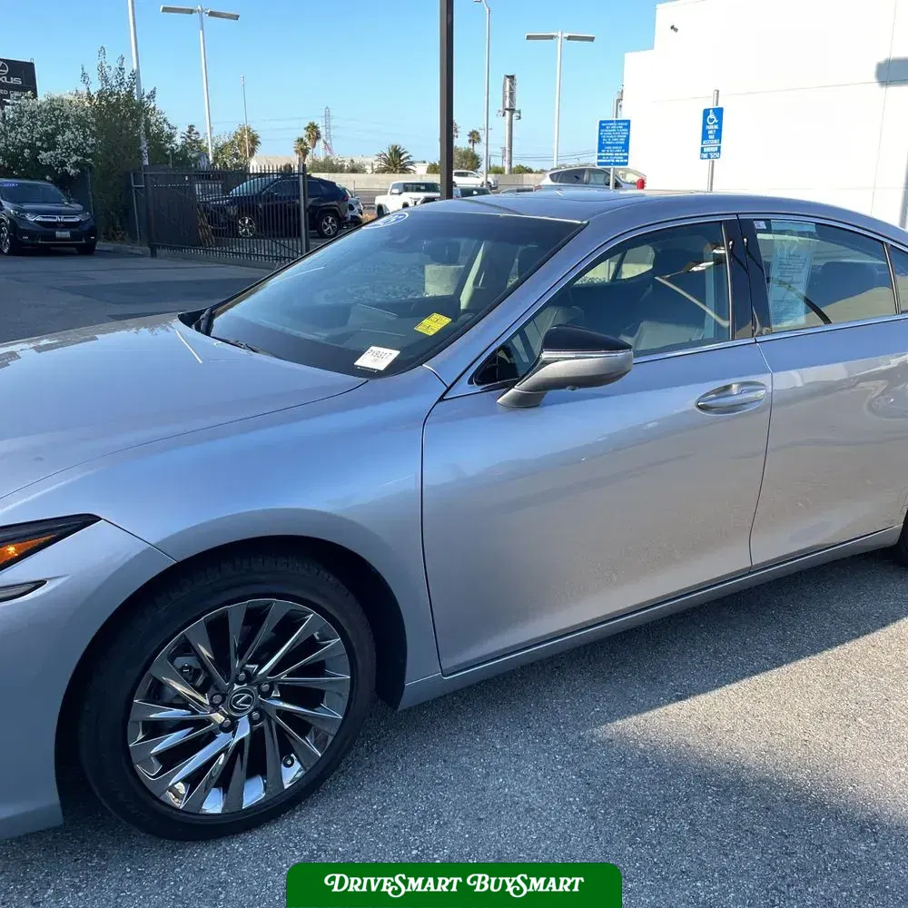 2025 Lexus ES 300h Luxury